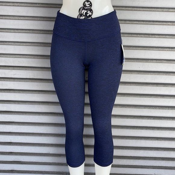 Old Navy Crop Active Legging Size M - Picture 3 of 12